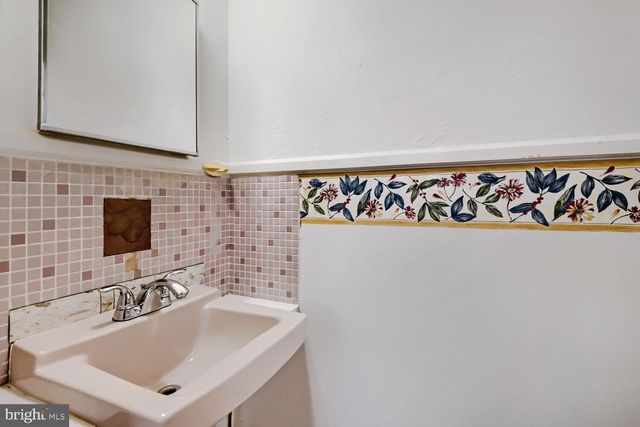 1218 SOUTHVIEW RD, Baltimore, MD 21218