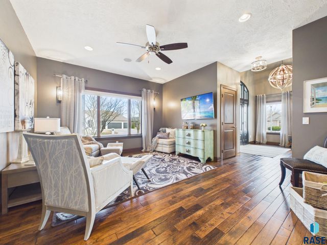 201 W 77th St Street, Sioux Falls, SD 57108