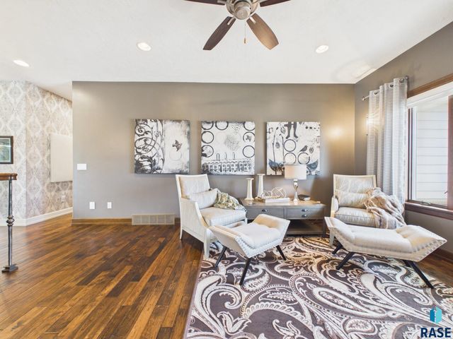 201 W 77th St Street, Sioux Falls, SD 57108