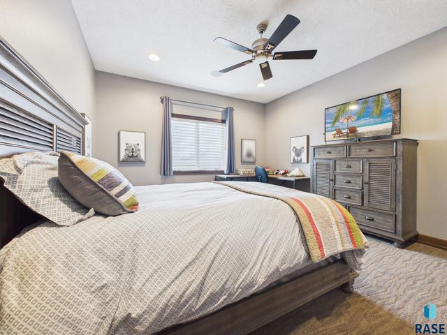 201 W 77th St Street, Sioux Falls, SD 57108