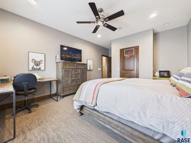 201 W 77th St Street, Sioux Falls, SD 57108