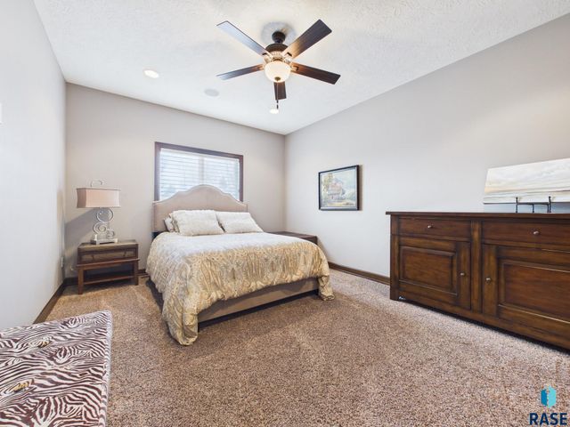 201 W 77th St Street, Sioux Falls, SD 57108