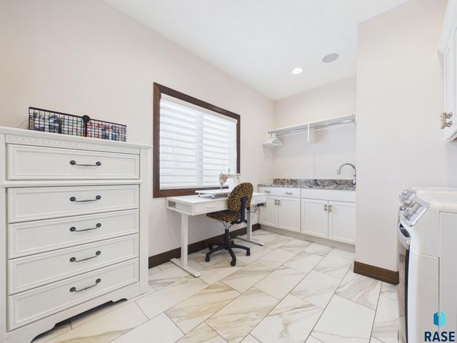 201 W 77th St Street, Sioux Falls, SD 57108