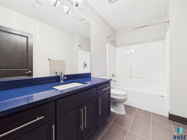 201 W 77th St Street, Sioux Falls, SD 57108