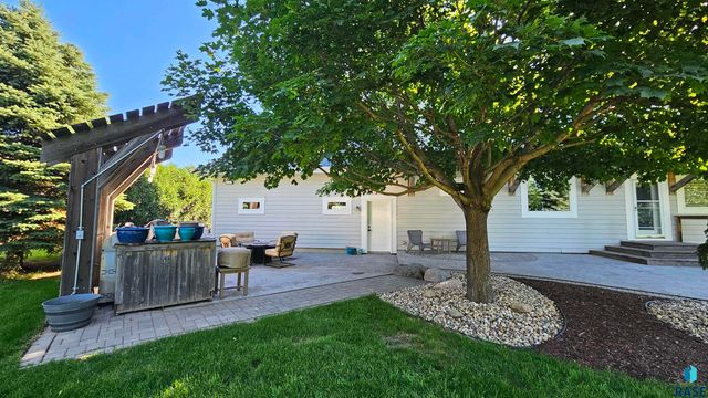 201 W 77th St Street, Sioux Falls, SD 57108