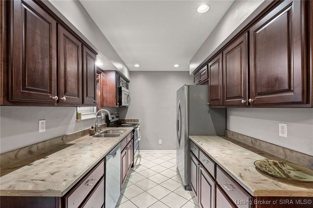 1775 Elmview, New Albany, IN 47150