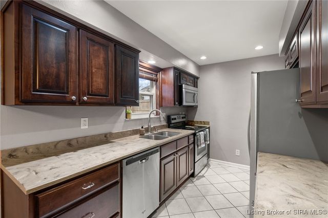 1775 Elmview, New Albany, IN 47150