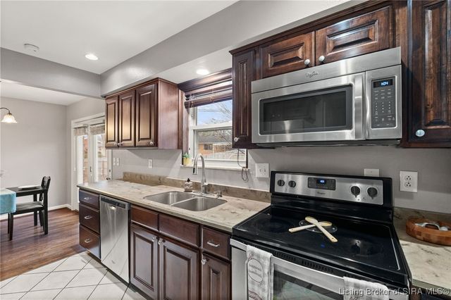 1775 Elmview, New Albany, IN 47150