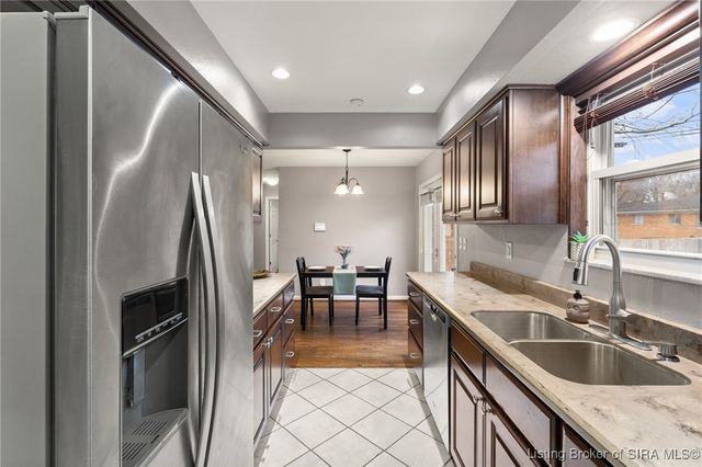 1775 Elmview, New Albany, IN 47150