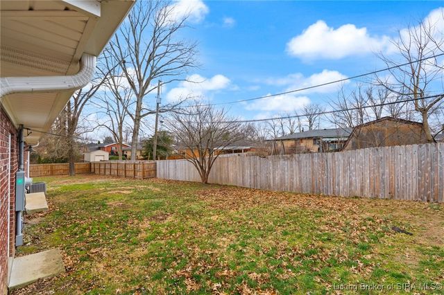 1775 Elmview, New Albany, IN 47150