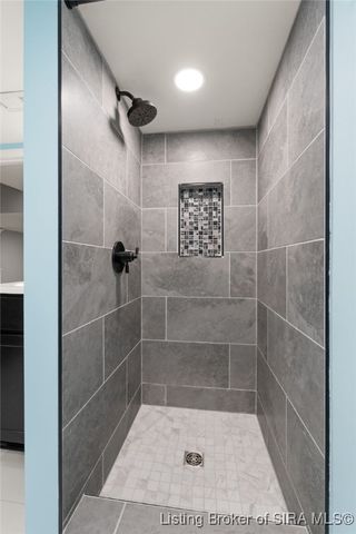 1775 Elmview, New Albany, IN 47150