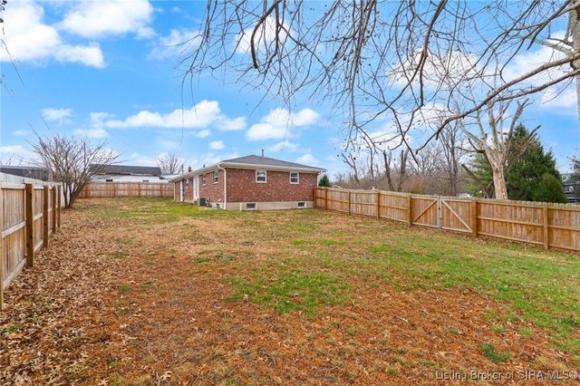 1775 Elmview, New Albany, IN 47150