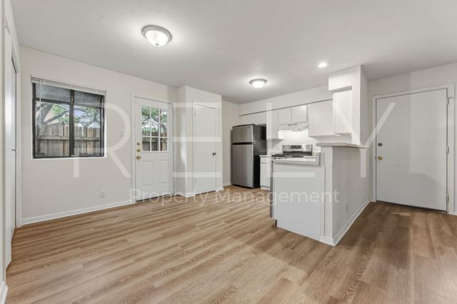 302 Algerita DR A, Georgetown, TX 78628