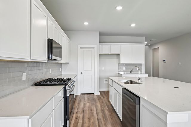 900 Wattle Lane, Alvarado, TX 76009