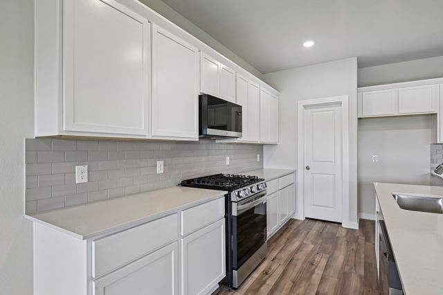 900 Wattle Lane, Alvarado, TX 76009