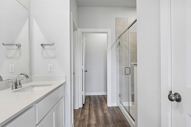 900 Wattle Lane, Alvarado, TX 76009
