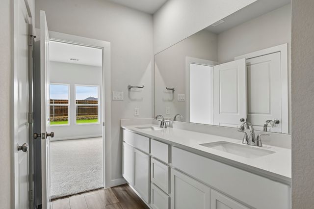 900 Wattle Lane, Alvarado, TX 76009