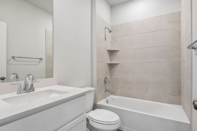 900 Wattle Lane, Alvarado, TX 76009