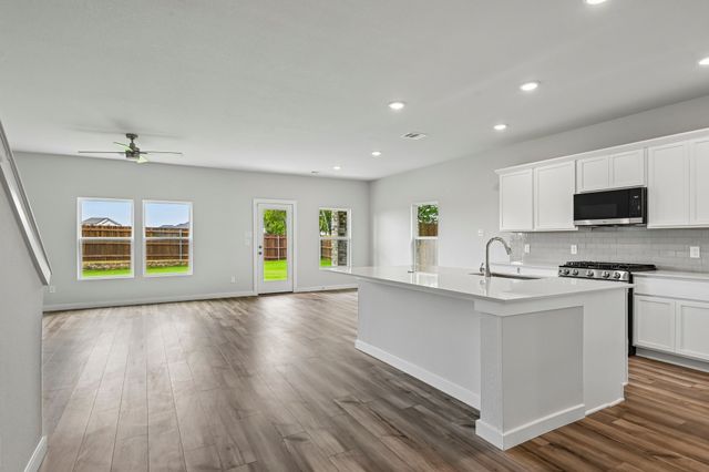 900 Wattle Lane, Alvarado, TX 76009