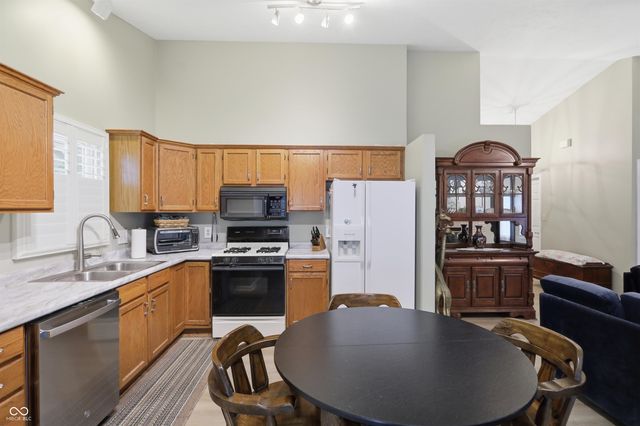 737 Franklin Court, Greenfield, IN 46140