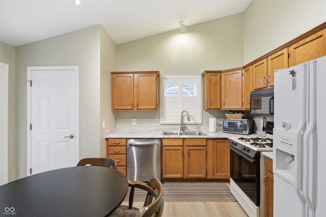 737 Franklin Court, Greenfield, IN 46140