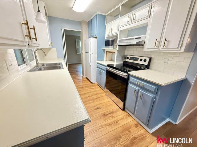 630 Cottonwood Drive, Lincoln, NE 68510