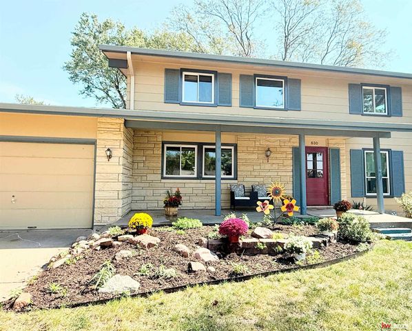630 Cottonwood Drive, Lincoln, NE 68510