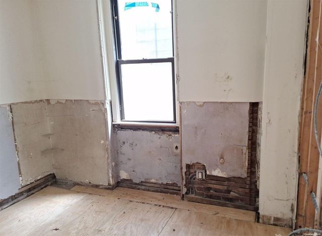 21-38 35 Street 1H, Astoria, NY 11105