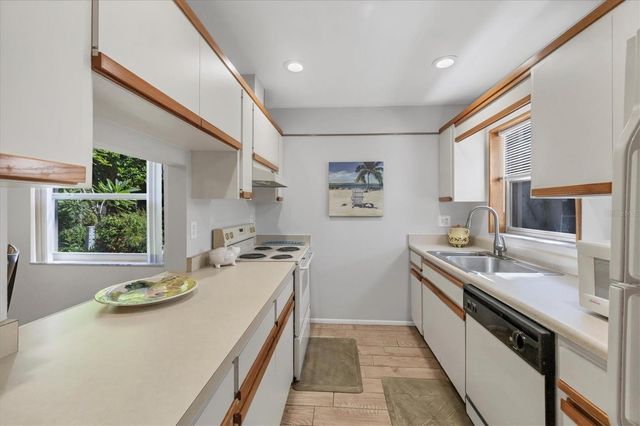 4715 VILLAGE GARDENS DRIVE 68, Sarasota, FL 34234