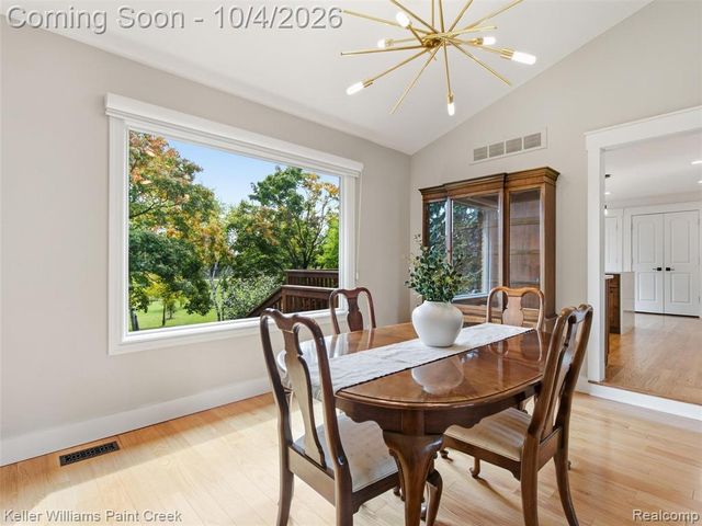 1066 Grandview Drive, Rochester Hills, MI 48306