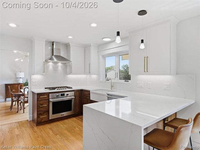 1066 Grandview Drive, Rochester Hills, MI 48306
