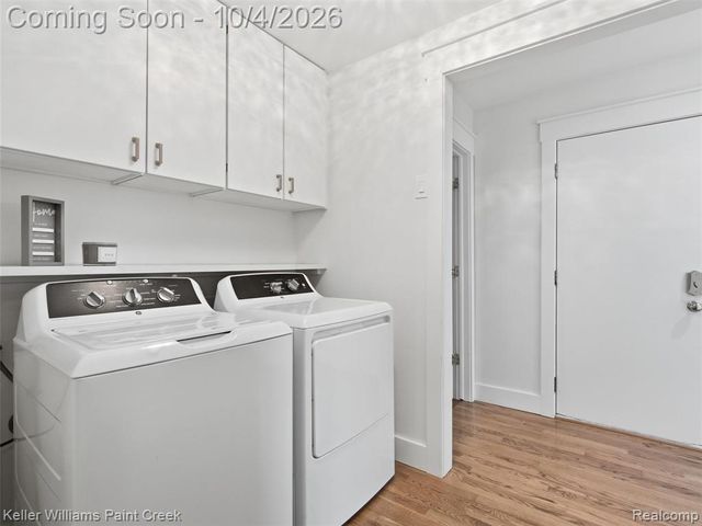 1066 Grandview Drive, Rochester Hills, MI 48306