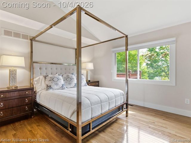 1066 Grandview Drive, Rochester Hills, MI 48306