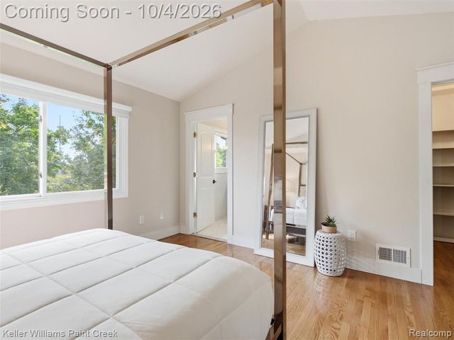 1066 Grandview Drive, Rochester Hills, MI 48306