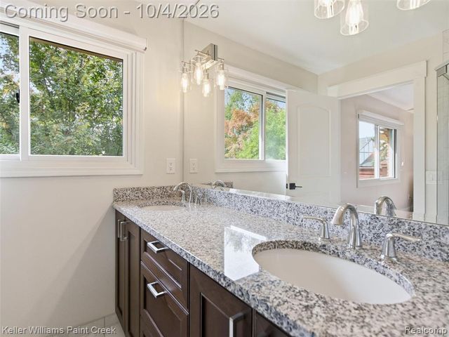 1066 Grandview Drive, Rochester Hills, MI 48306