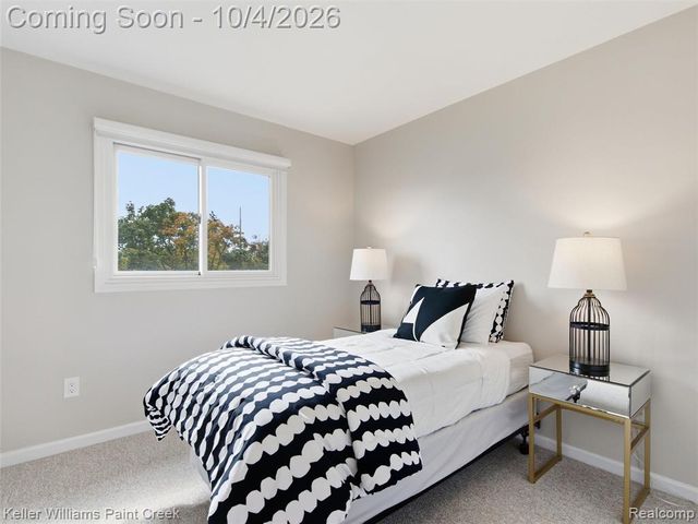 1066 Grandview Drive, Rochester Hills, MI 48306