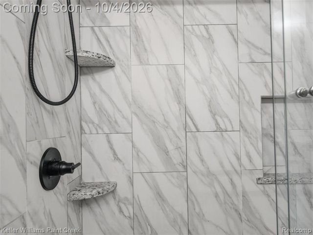 1066 Grandview Drive, Rochester Hills, MI 48306