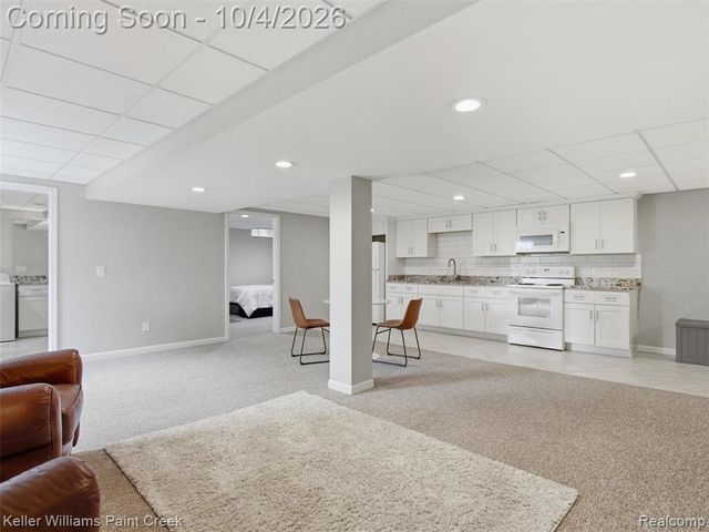 1066 Grandview Drive, Rochester Hills, MI 48306