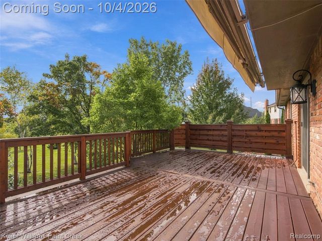 1066 Grandview Drive, Rochester Hills, MI 48306