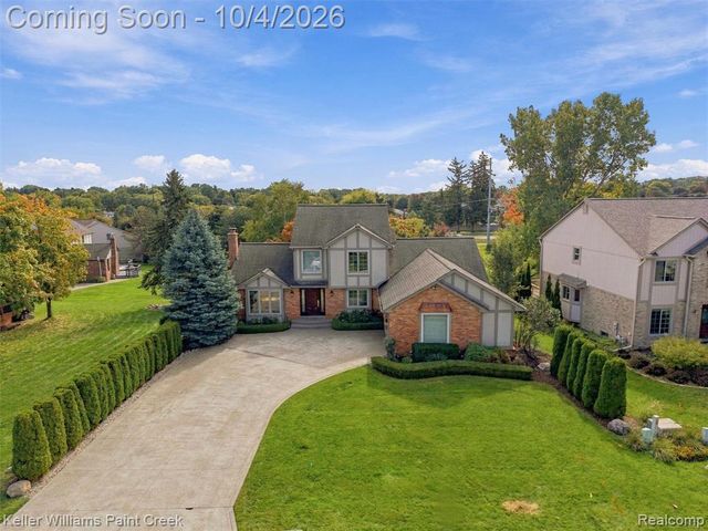 1066 Grandview Drive, Rochester Hills, MI 48306