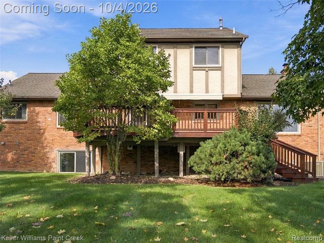 1066 Grandview Drive, Rochester Hills, MI 48306