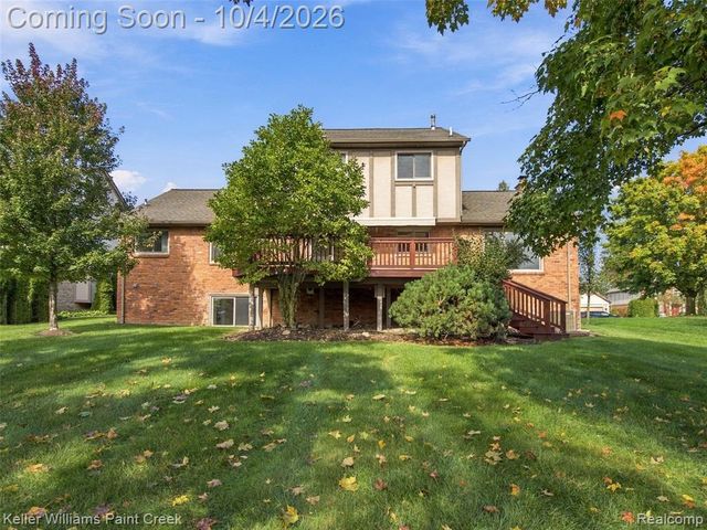 1066 Grandview Drive, Rochester Hills, MI 48306