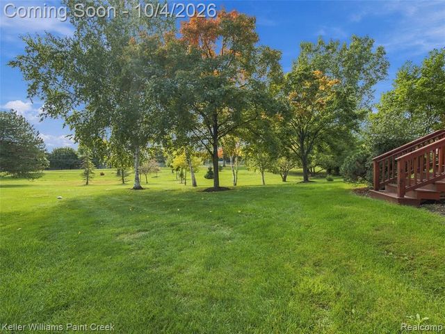 1066 Grandview Drive, Rochester Hills, MI 48306