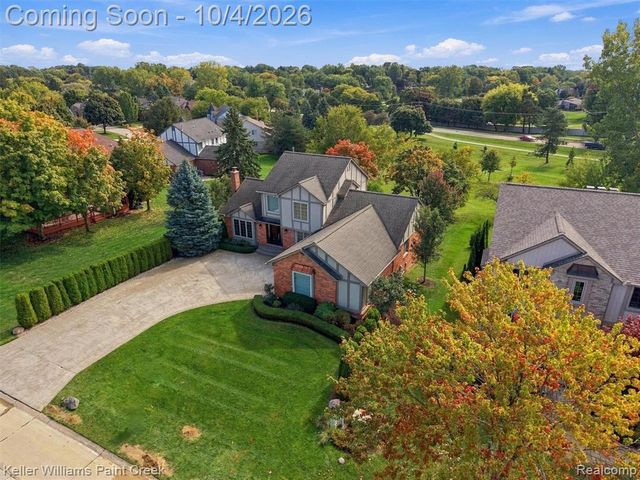 1066 Grandview Drive, Rochester Hills, MI 48306