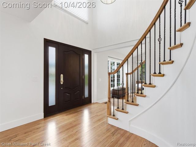 1066 Grandview Drive, Rochester Hills, MI 48306
