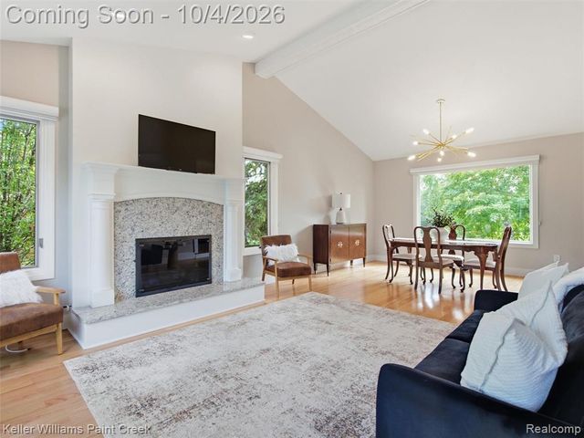 1066 Grandview Drive, Rochester Hills, MI 48306