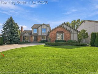 1066 Grandview Drive, Rochester Hills, MI 48306