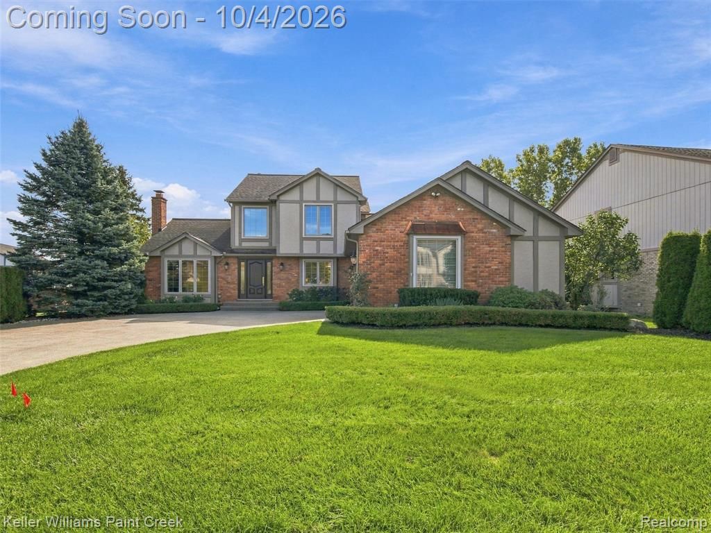 1066 Grandview Drive, Rochester Hills, MI 48306
