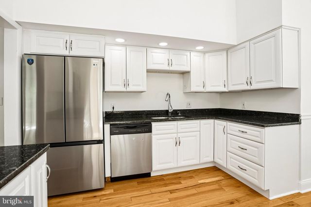 34 OAKWOOD DR, Medford, NJ 08055