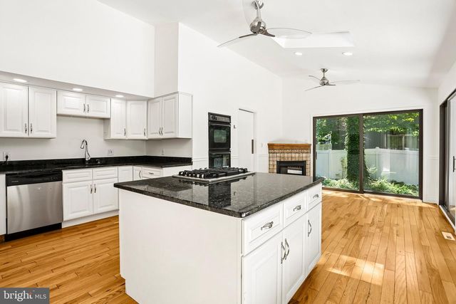 34 OAKWOOD DR, Medford, NJ 08055